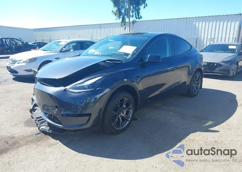 2025 Tesla Model Y Long Range Dual Motor Rear-Wheel Drive from USA, damaged, VIN 7SAYGDED9SF215904